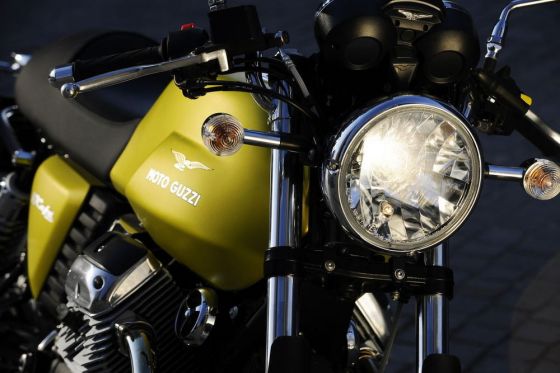 moto_guzzi_v7_cafe_classic_14.jpg_1000x667