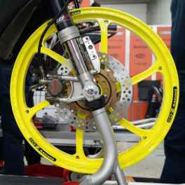 Husqvarna-Moto3-race-bike-01