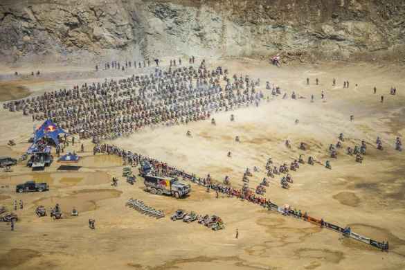 the-start-of-the-red-bull-hare-scramble-2015-enduro-race-in-ersberg-austria