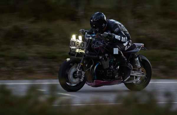 2015 YAM_XJR1300BBW_EU_CUSTOM_ACT_001
