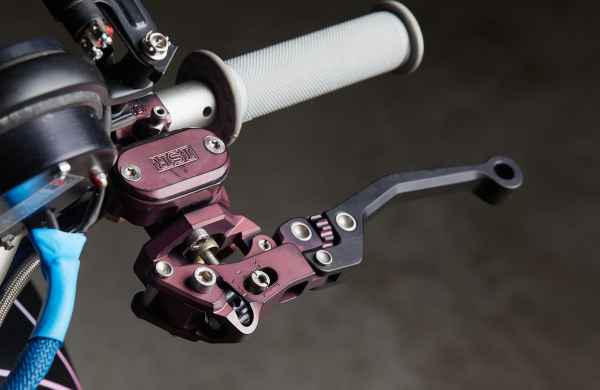 2015 YAM_XJR1300BBW_EU_CUSTOM_DET_015