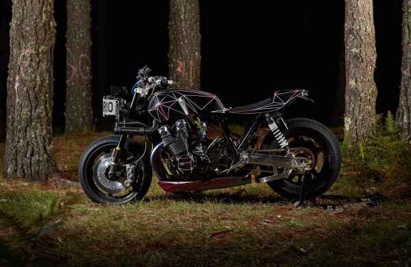 2015 YAM_XJR1300BBW_EU_CUSTOM_STAT_001