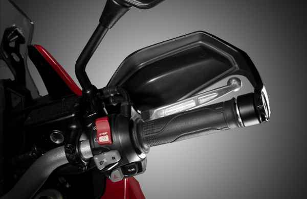 Honda CRF1000L_Africa_Twin_16YM_Studio_045_DCT