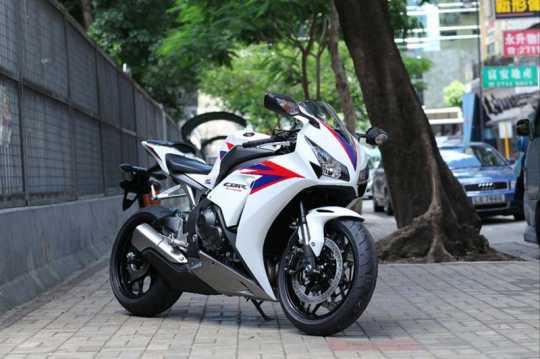 2012-Honda-CBR1000RR-leak-12