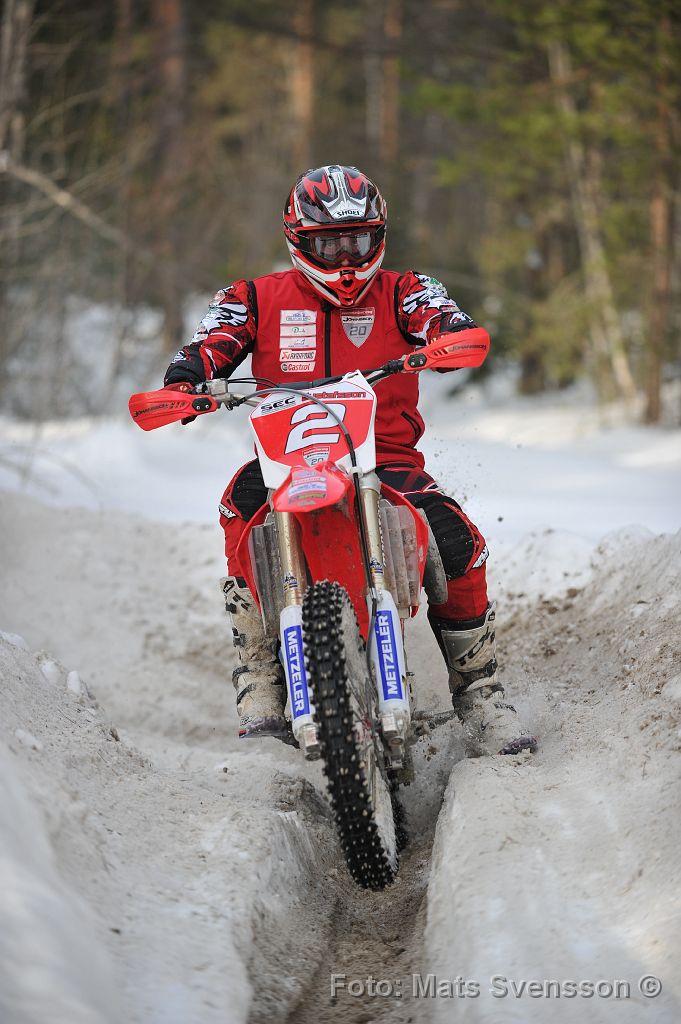 Niss_Gustavsson_-_besvr_av_sin_knskade_sen_ksan