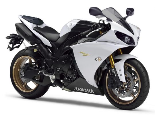 2012-yamaha-yzf-r1-eu-competition-white-studio-001