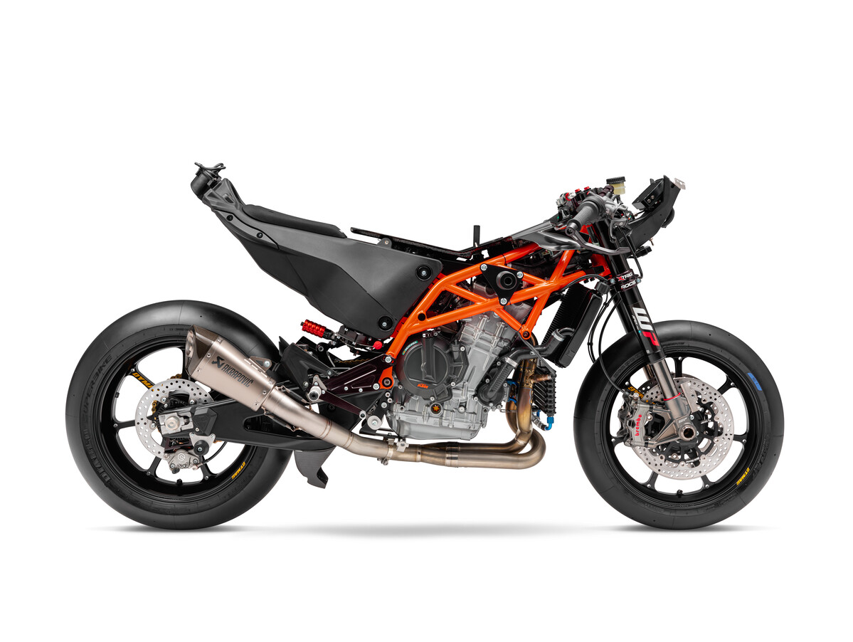 2024 KTM RC8C 7